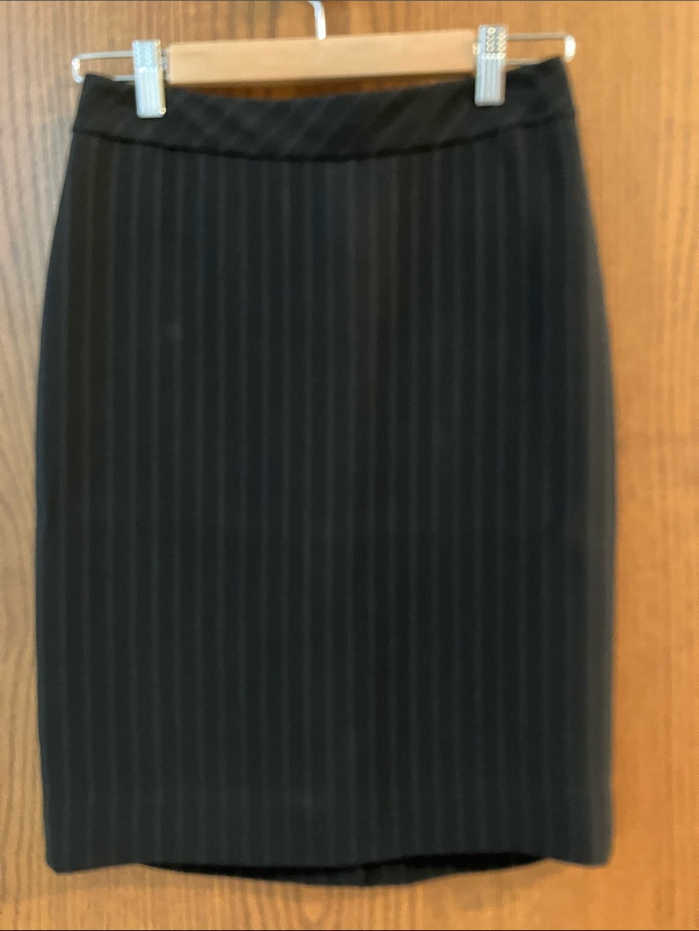 EUC Ann Taylor Loft pinstripe pencil skirt | Size 0
